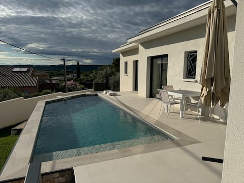 Beautiful spacious and new villa with pool