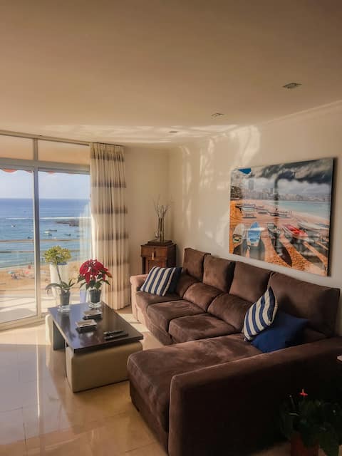 Anuncio de Airbnb popular: Apartment with balcony and views in Las Canteras en Las Palmas De Gran Canaria