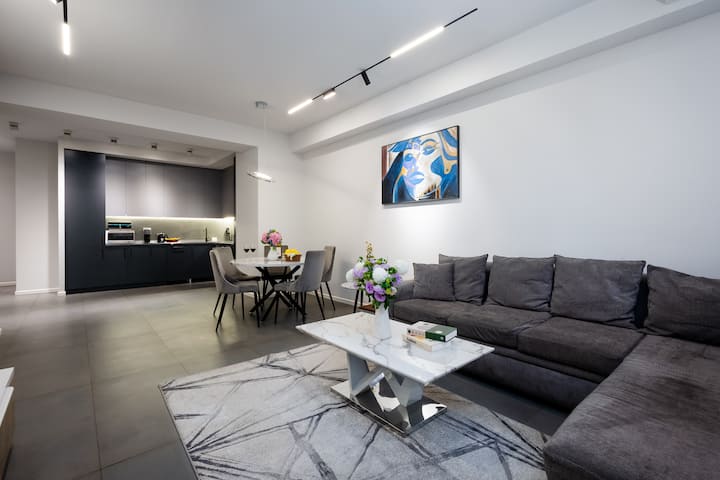 Contemporary Light Flat With Spacious Living Space - Jereván