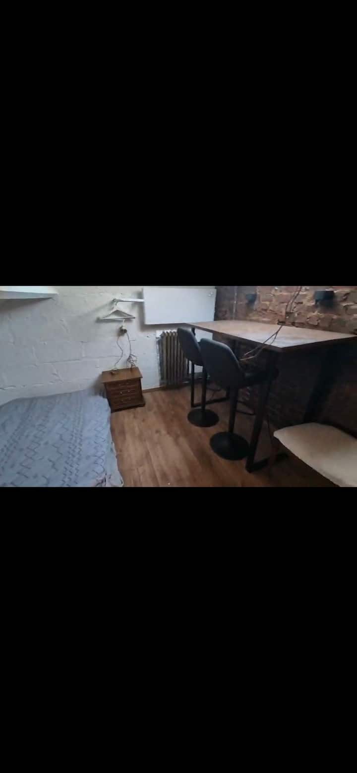 Cette pièce est un peu difficile d'accès, veuillez prendre une photo de l'escalier.