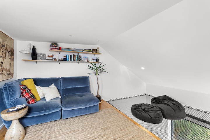 Seafront, Sauna & Architecture_the Surf Nest_tiny - New Zealand