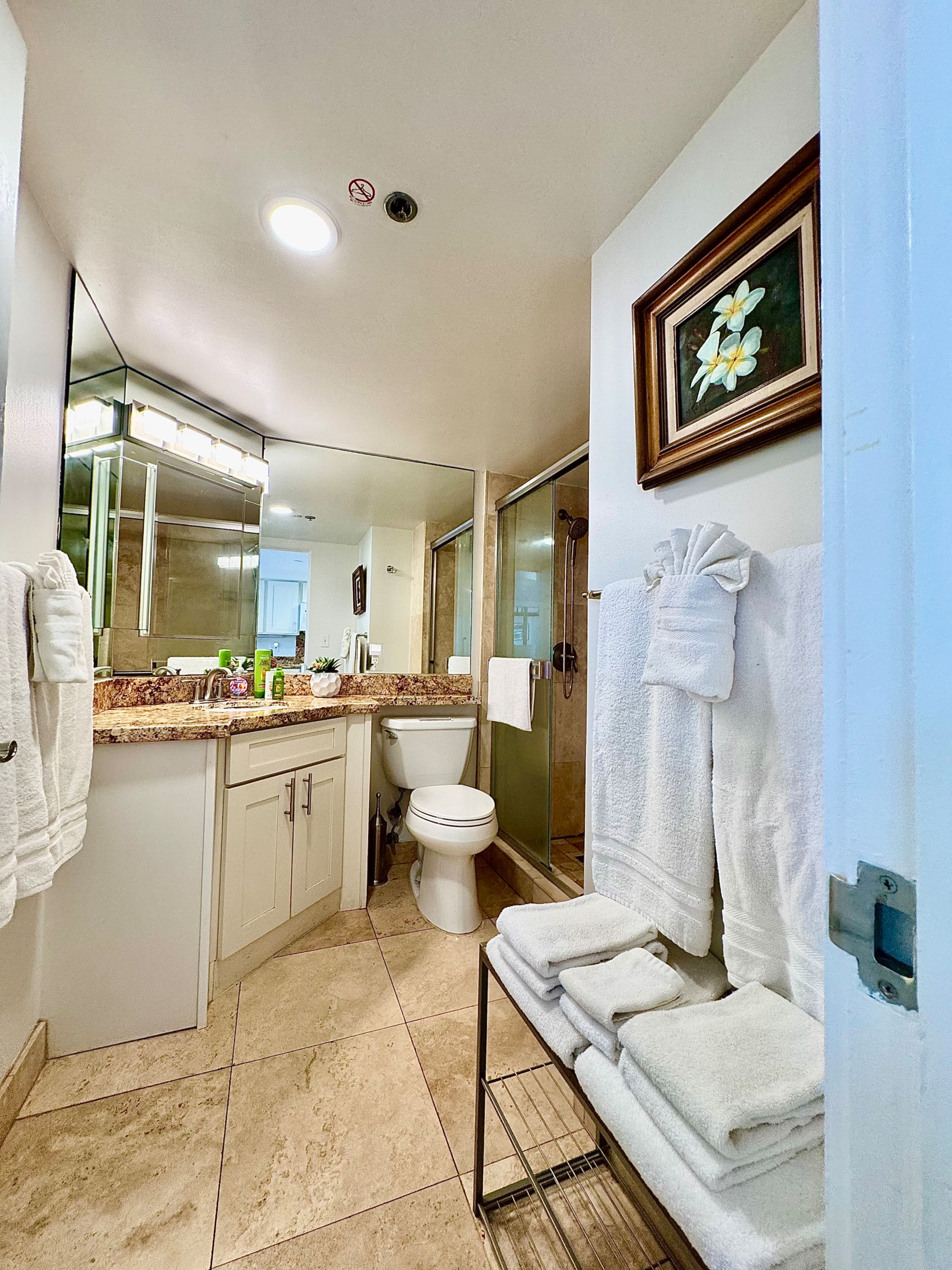 Condo in Honolulu · ★4.72 · 1 bedroom · 3 beds · 1 shared bath - Image 58