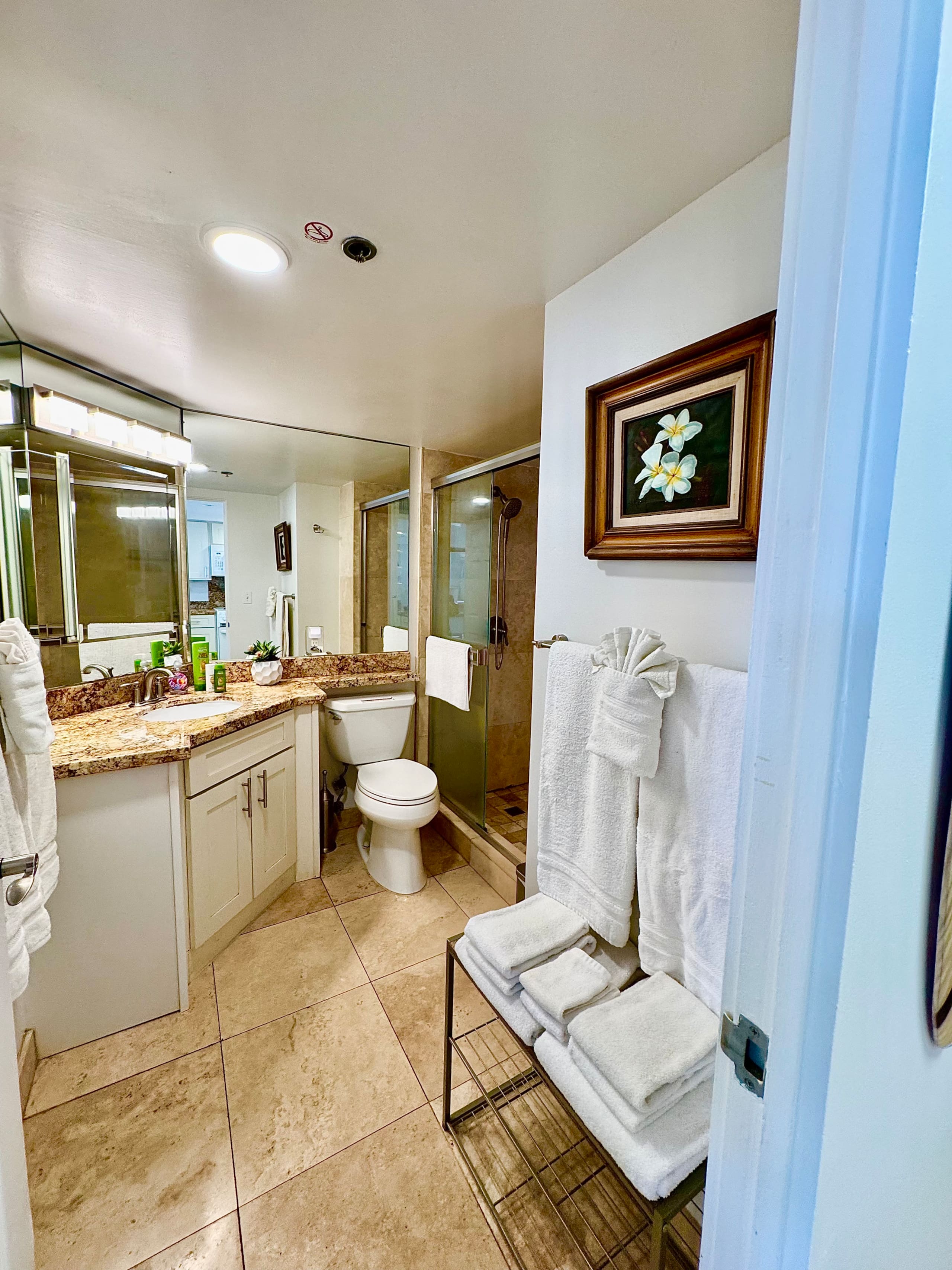 Condo in Honolulu · ★4.72 · 1 bedroom · 3 beds · 1 shared bath - Image 56