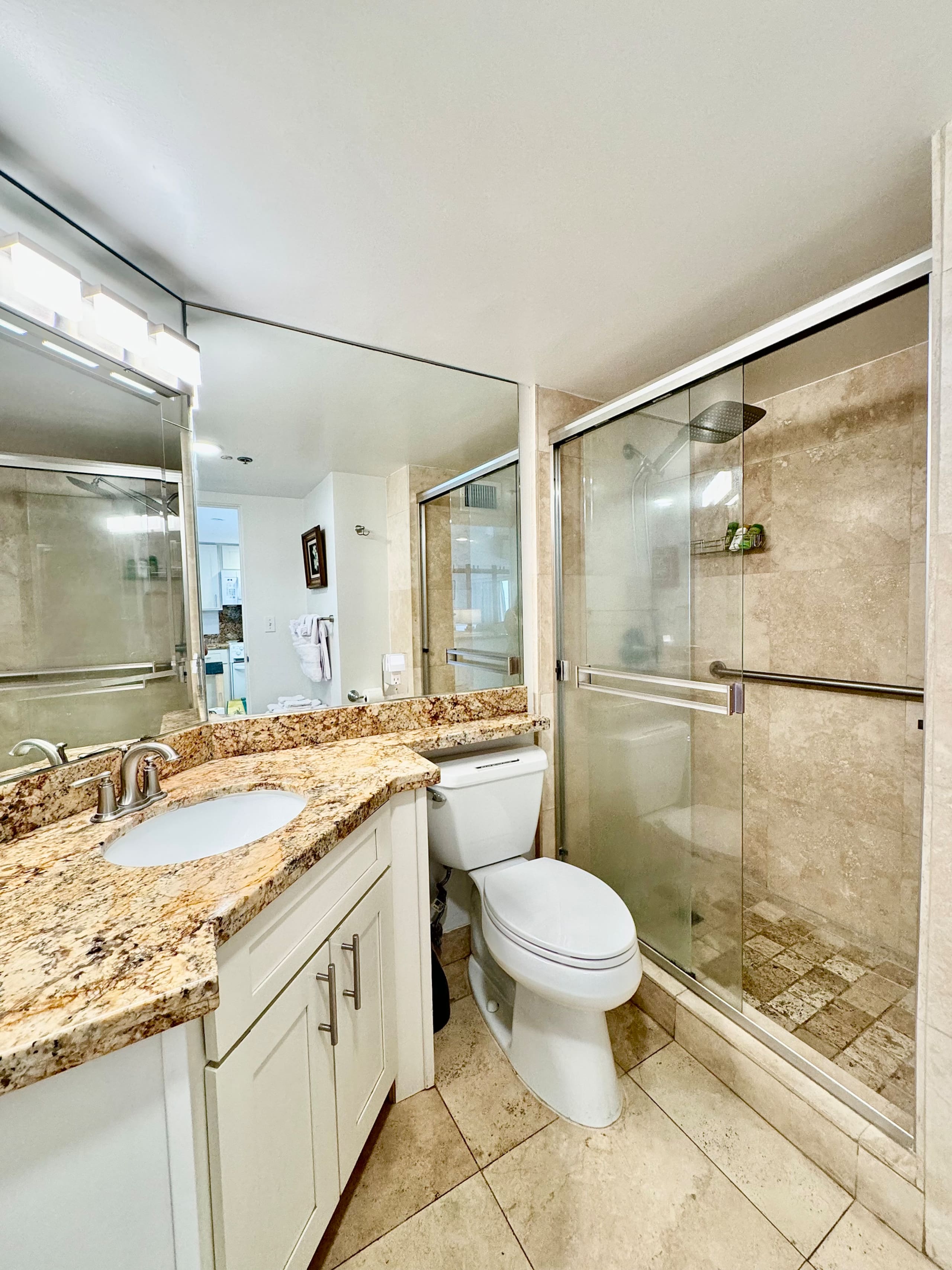 Condo in Honolulu · ★4.72 · 1 bedroom · 3 beds · 1 shared bath - Image 42