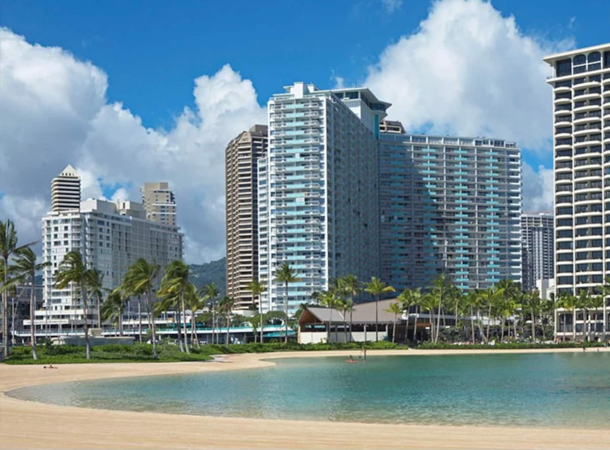 Condo in Honolulu · ★4.72 · 1 bedroom · 3 beds · 1 shared bath - Image 47