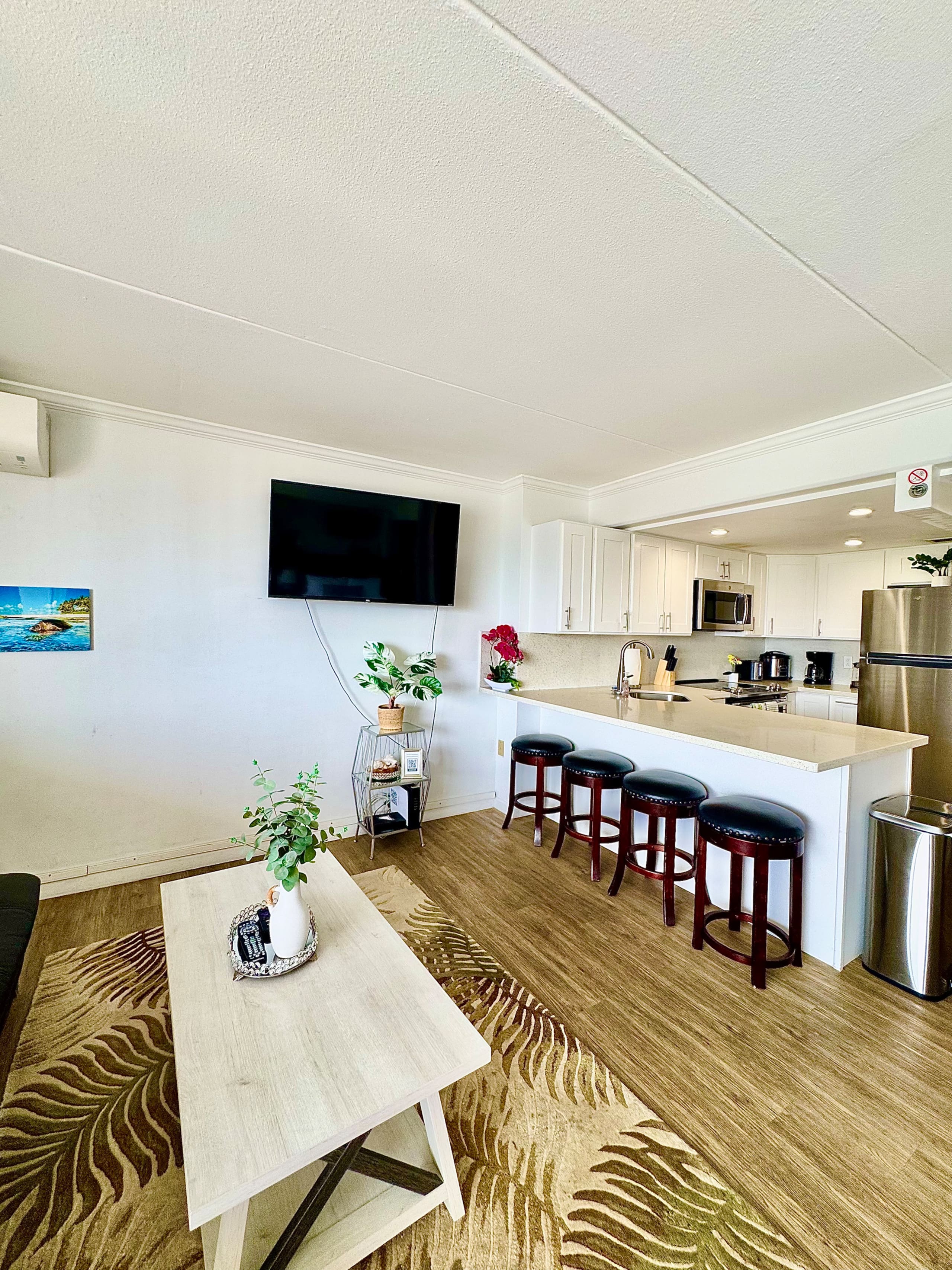 Resort in Honolulu · ★4.84 · 1 bedroom · 3 beds · 1 private bath - Image 19