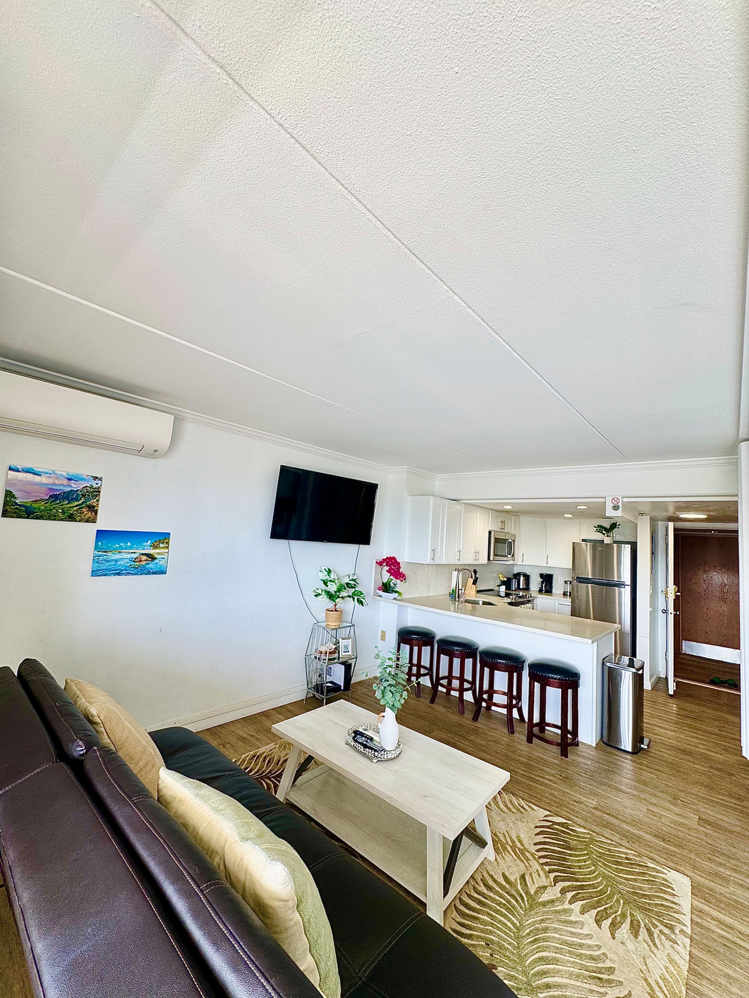 Resort in Honolulu · ★4.84 · 1 bedroom · 3 beds · 1 private bath - Image 21
