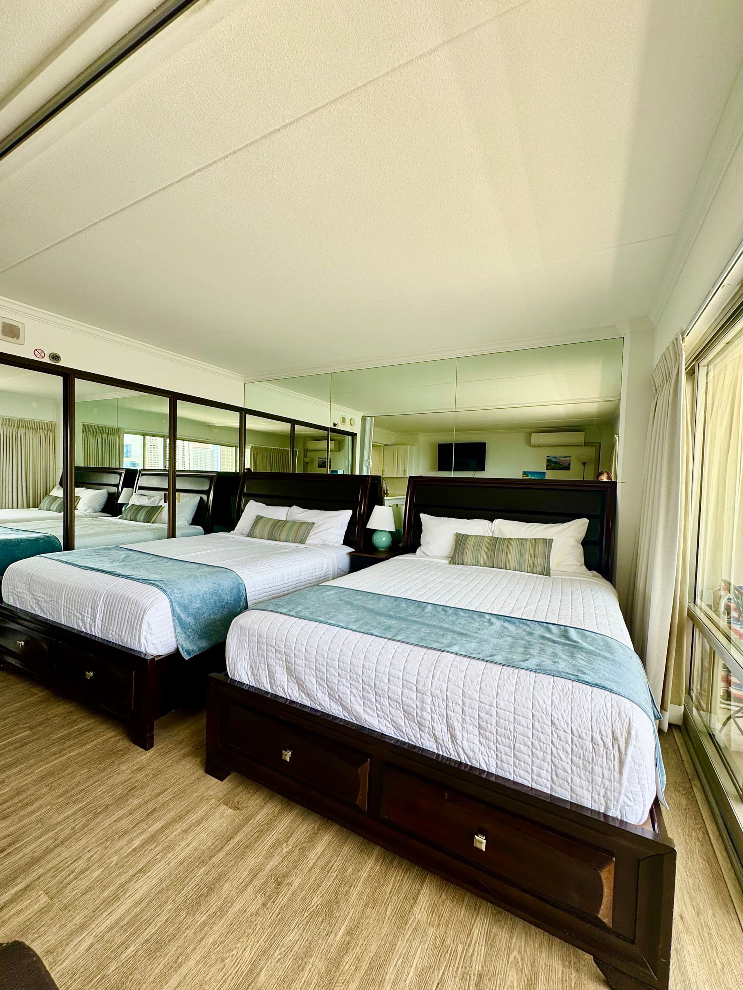 Resort in Honolulu · ★4.84 · 1 bedroom · 3 beds · 1 private bath - Image 25