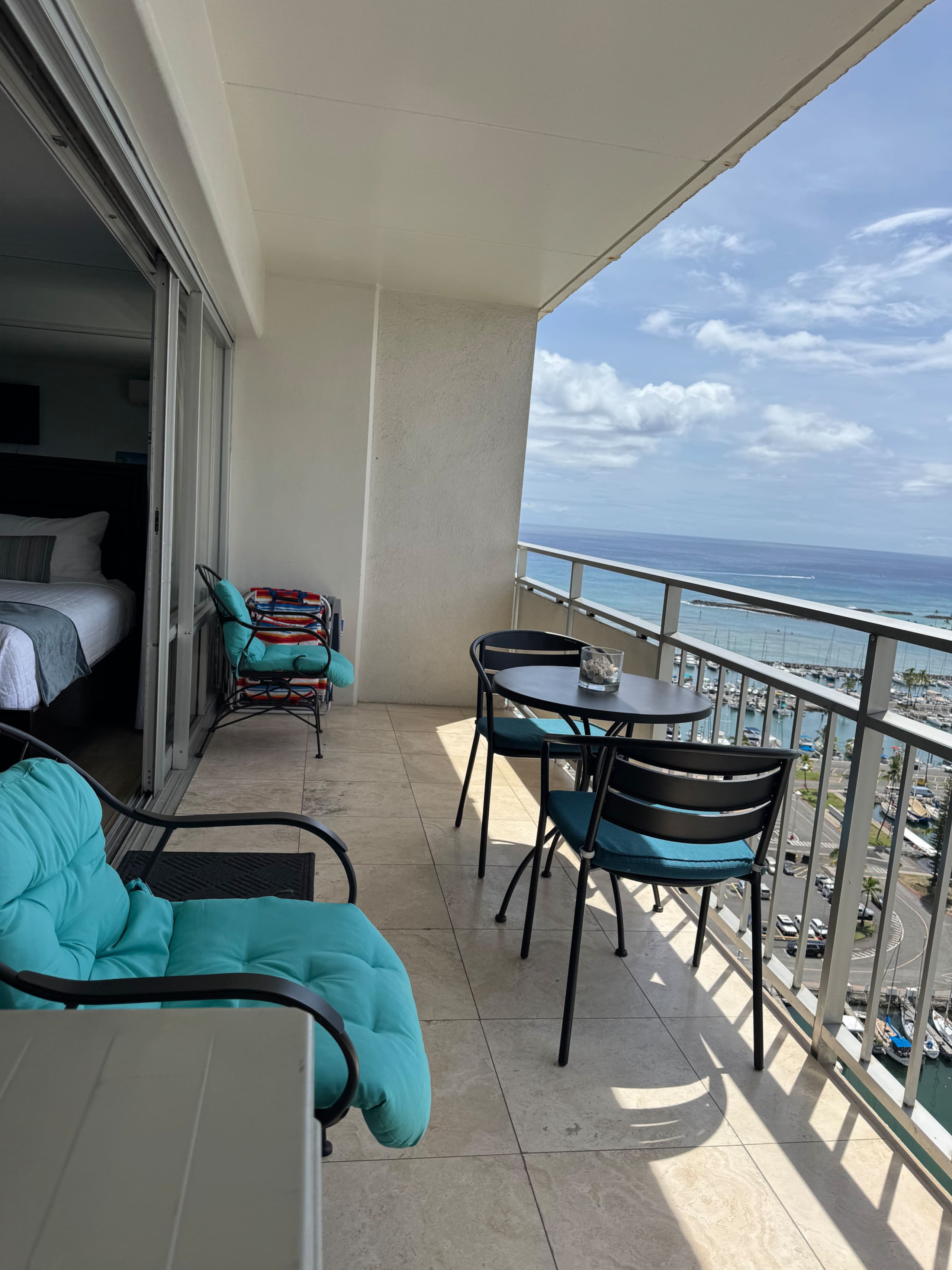 Resort in Honolulu · ★4.84 · 1 bedroom · 3 beds · 1 private bath - Image 17