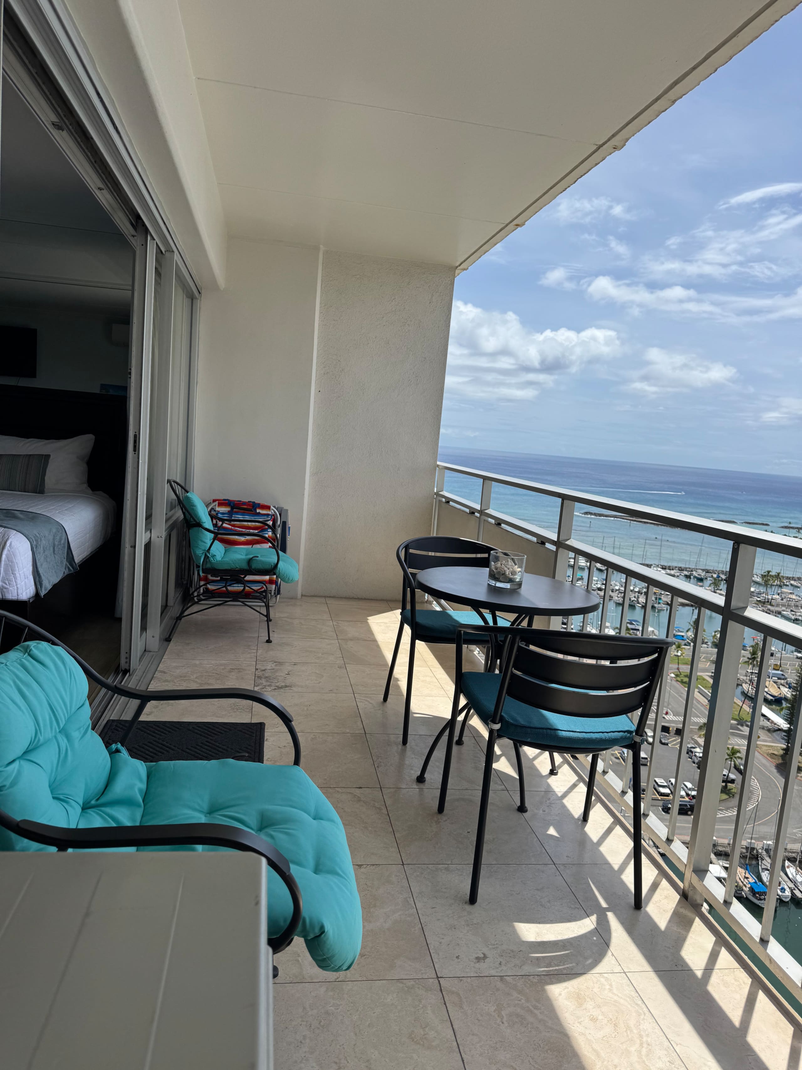Resort in Honolulu · ★4.84 · 1 bedroom · 3 beds · 1 private bath - Image 16