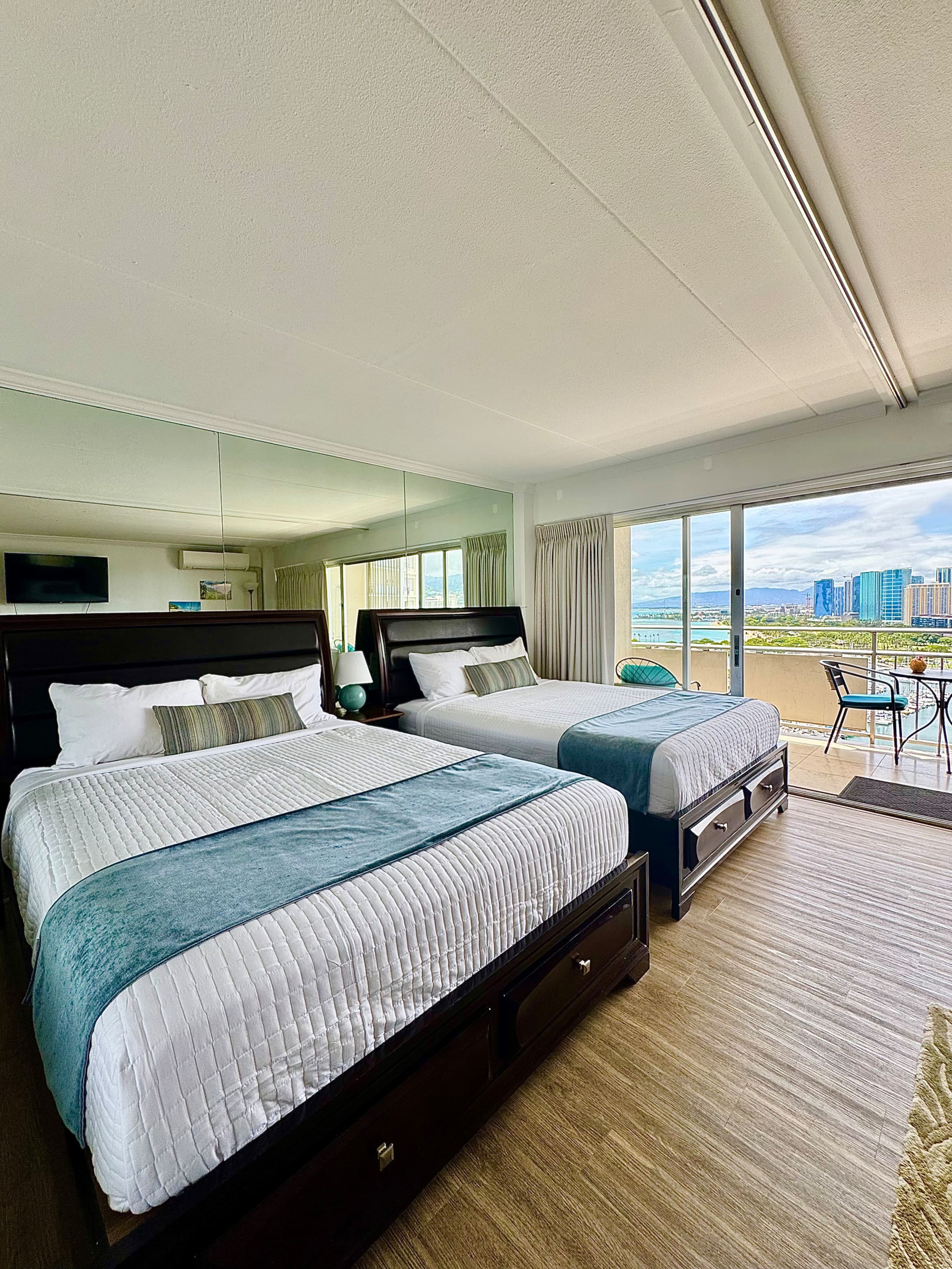 Resort in Honolulu · ★4.84 · 1 bedroom · 3 beds · 1 private bath - Image 23