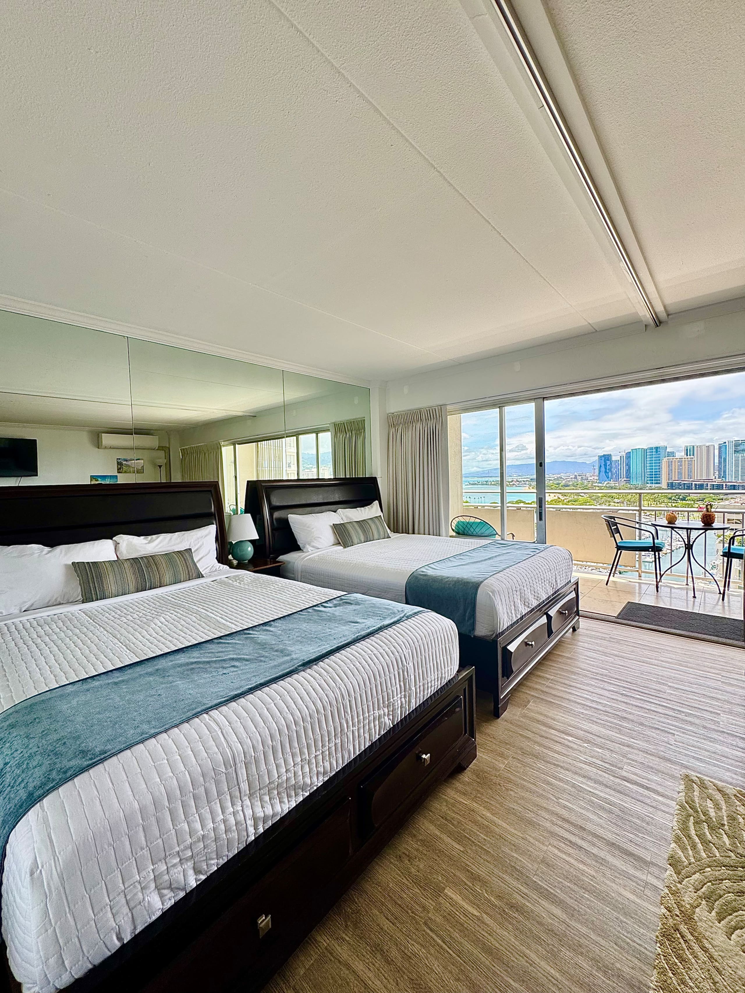 Resort in Honolulu · ★4.84 · 1 bedroom · 3 beds · 1 private bath - Image 24