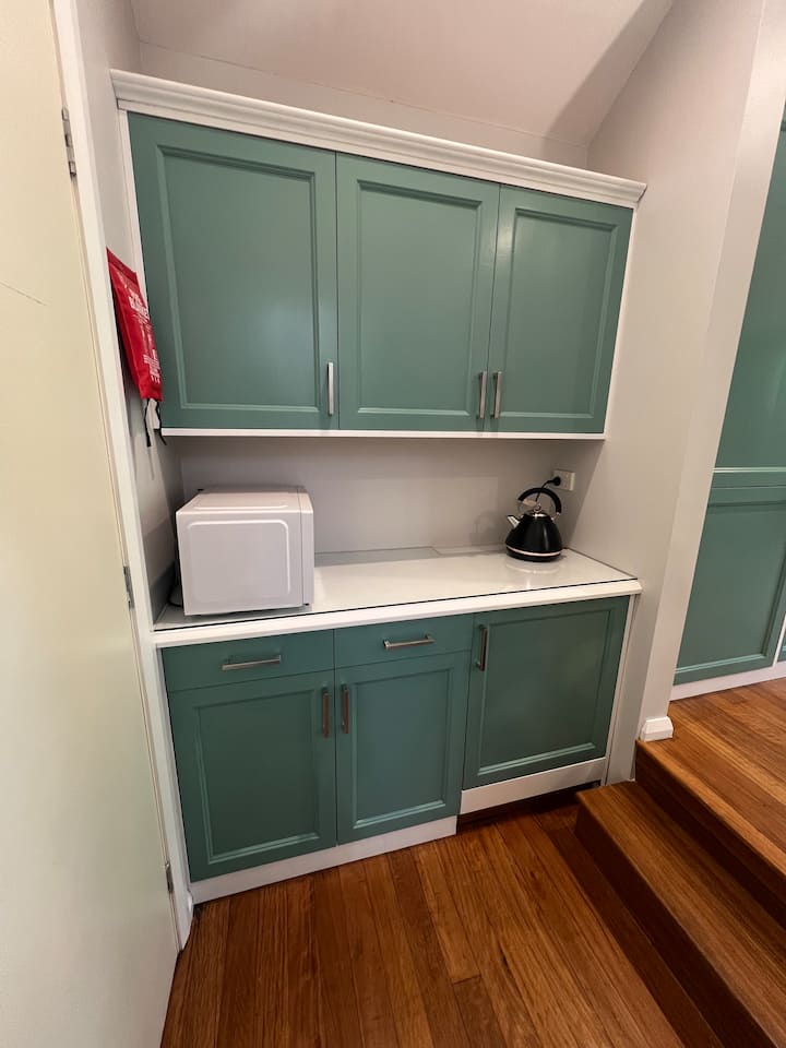 Vibrant Garden Studio W/parking, Private Access - Burwood