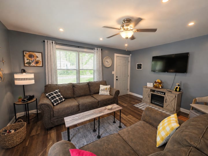 Cozy Retreat W/ Fire Pit, Relax & Recharge - Gary, IN