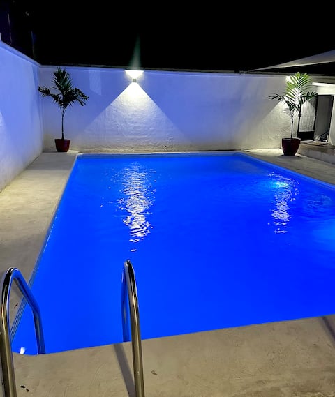 Casa Bahía, with a swimming pool, a/c, and an excellent location