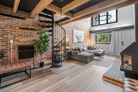 Modern Condo | Walk to Slopes | 3BR Pet Friendly