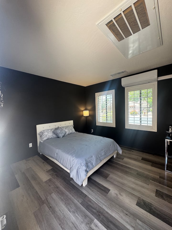 Apartmán v chate s kúpeľňou a šatníkom. 