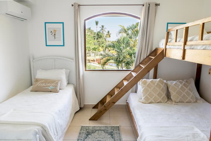 Bedroom 3 sleeps 4. 
1 queen , 2 twins with en-suite bathroom 