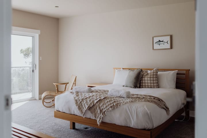 Haven on James – Luxurious Ocean Vista