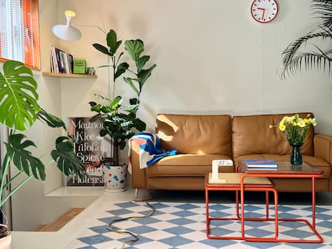 It is a quiet house located near 1F Wolhwa Street.