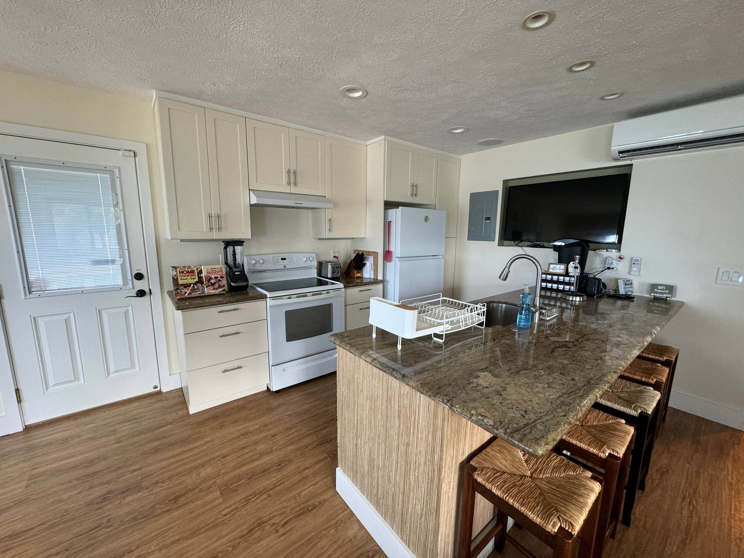 Home in Hauula · ★4.95 · 3 bedrooms · 6 beds · 2 private baths - Image 6
