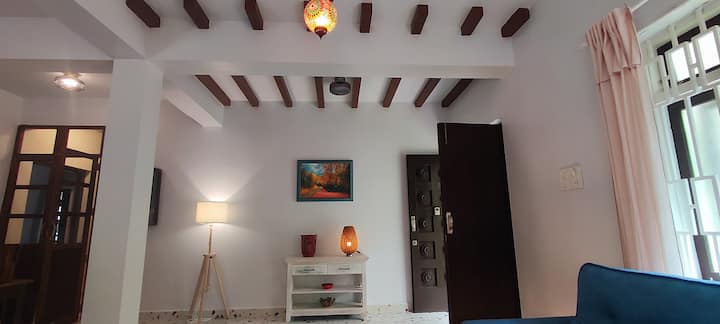 Dining area image 4