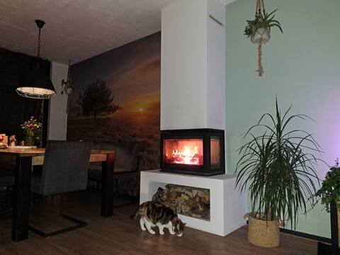 Corner house with private garden and sauna by the woods!