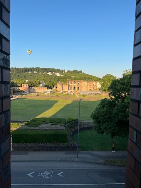Chic apartment near the center with underground parking space.