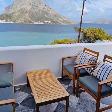 Amphora – Two-bedroom seaside apartment