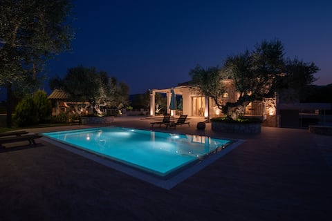 Villa Niva - Private 3-bedroom Green Villa