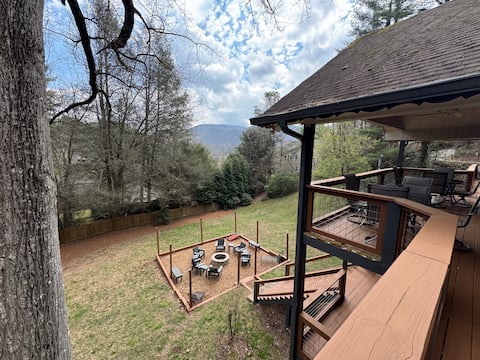 Large Resort Cabin w/ Breathtaking Views + Firepit