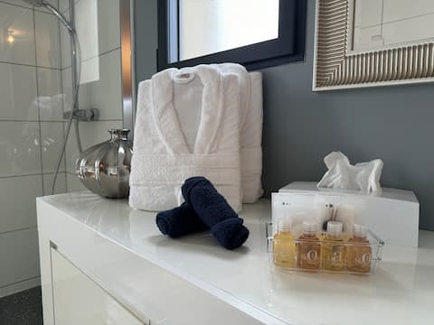 Beautiful villa 100 m from the beach, with pool