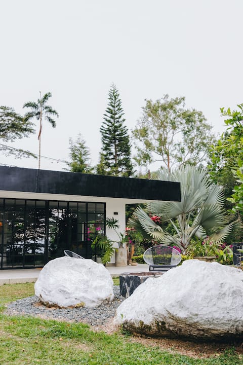 Spectacular luxury home. 30 minutes away from Cali