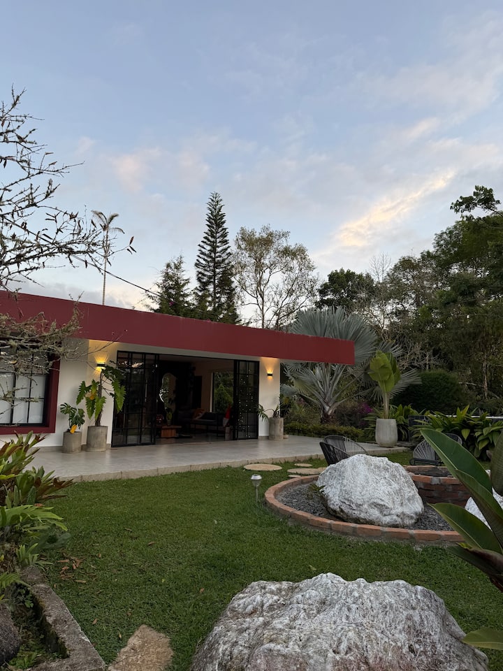 Spectacular luxury home.  30 minutes away from Cali