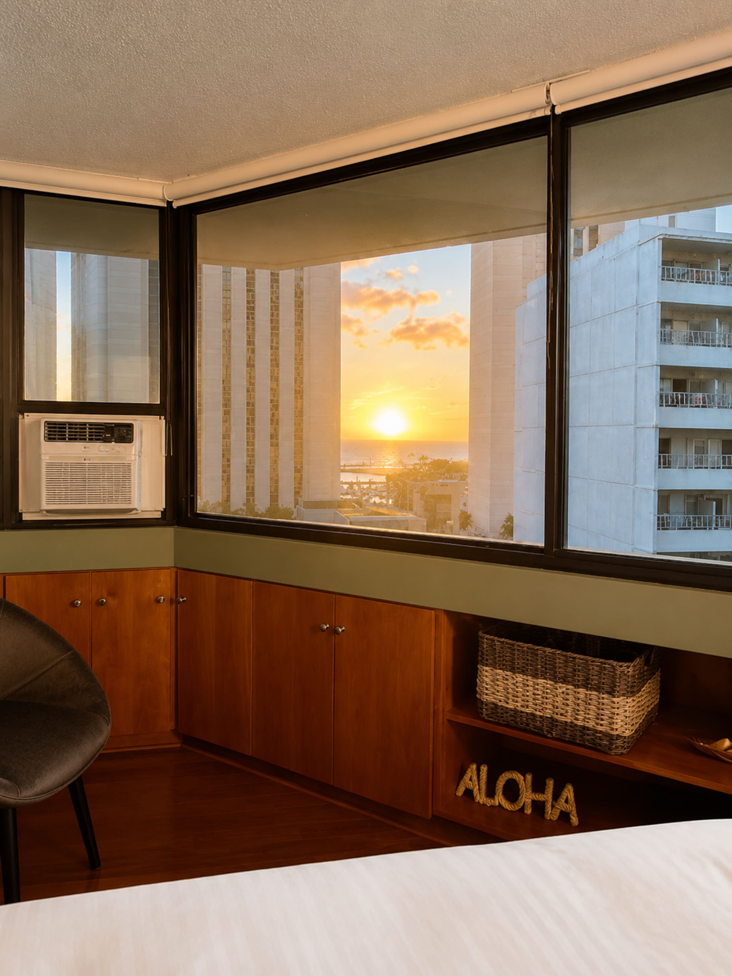 Condo in Honolulu · ★4.83 · 1 bedroom · 2 beds · 1 private bath - Image 8