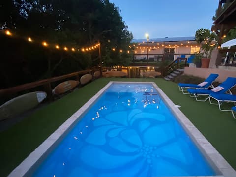 Vibeinn: 9 Bedroom Home (6 King and 3 Queen)