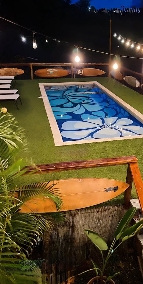 Vibeinn: 9 Bedroom Home (6 King and 3 Queen)