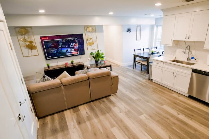 Classy 2br Suite With Free Parking - Splash Pad, Prospect Park