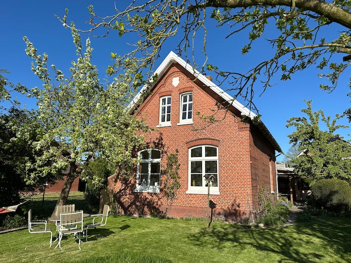 The Old Painter‘s House, Ferienhaus am Wasser