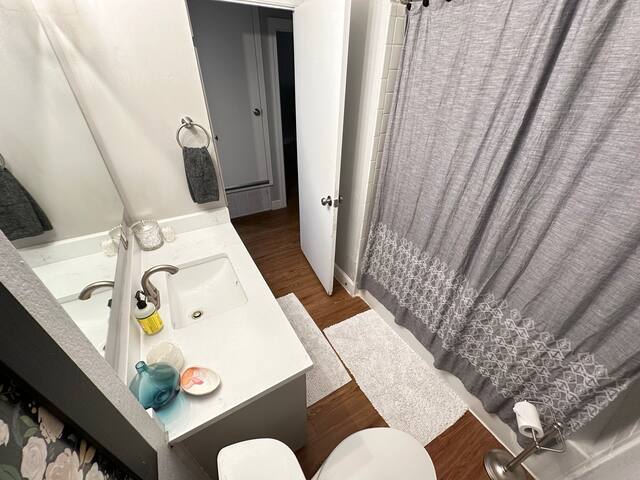 NEW* 2BDKitchen Close to DWTWN & 8mi to ABIA gallery image 5