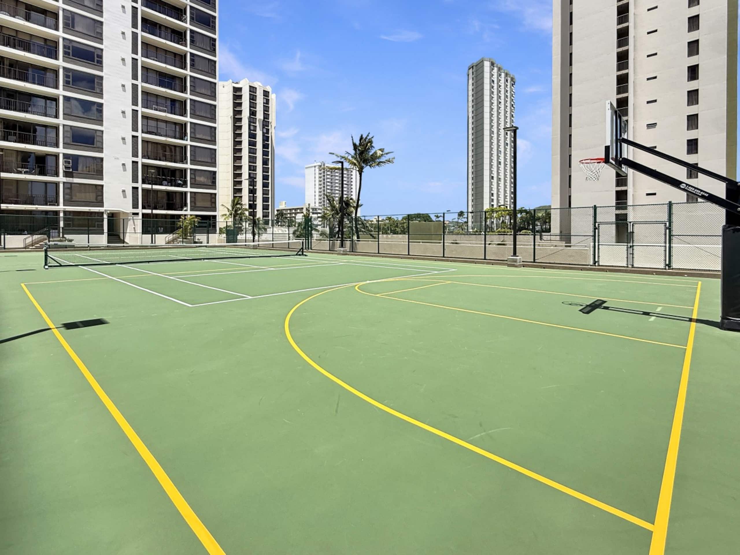 Condo in Honolulu · ★4.78 · 1 bedroom · 3 beds · 1 private bath - Image 18