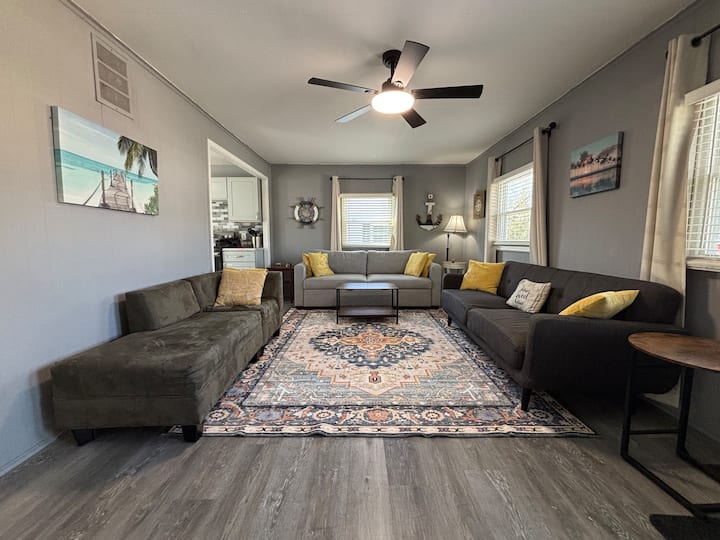 Retreat On Lincoln Street / Ruoff / Grand Park - Noblesville, IN