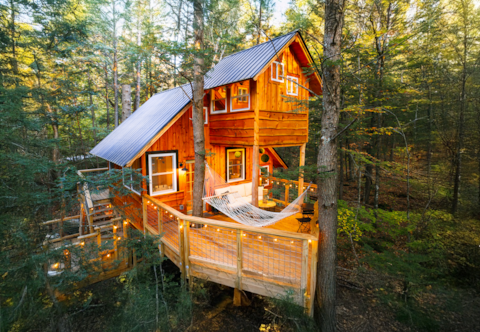 Treehouse With Hot Tub Close to Sunday River!