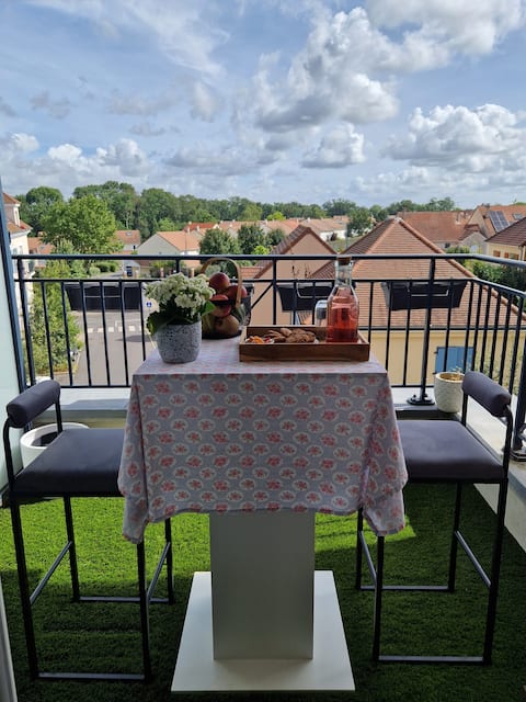Quiet Vaureal apartment.
