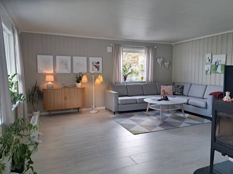 Central location, lovely views. 5 bedrooms!