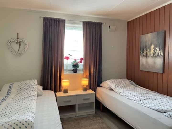 เตียงกว้าง 120 ซม. + เตียงกว้าง 90 ซม.