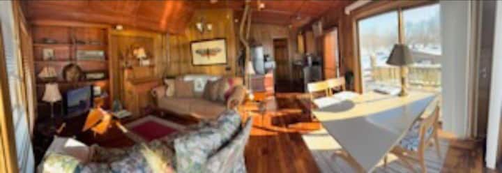 Quaint And Peaceful Waterfront Cabin, Unit #2 - Saint Joseph, MO