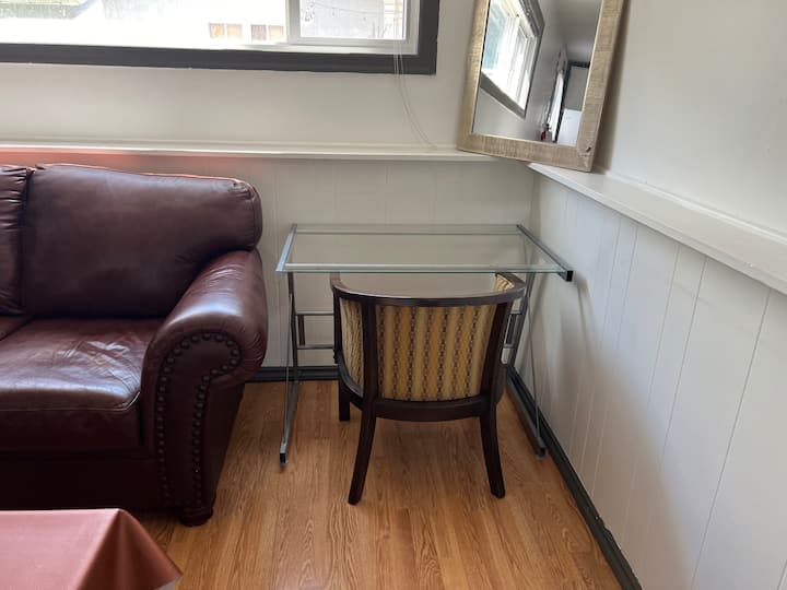 Adorable 1 Bedroom Suite With Separate Entrance. - カルガリー