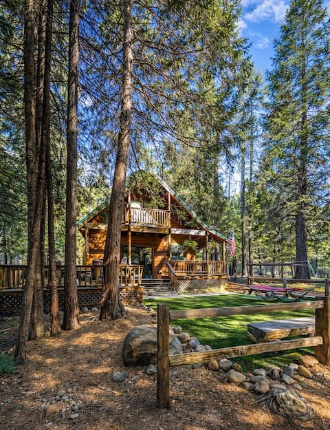 Lassen Area Cabin Retreat • 9 Mi to Lassen Park