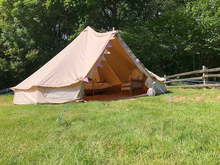 Delightful Bell Tent In Peaceful Countryside - イギリス ホーシャム